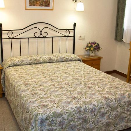 Hostal Los Alpes Madrid Pokoj fotografie