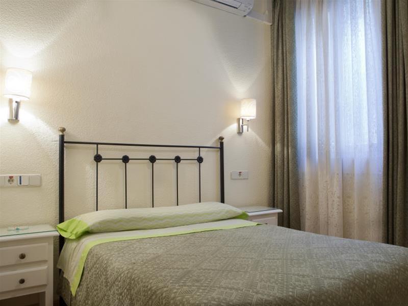 Hostal Los Alpes Madrid Exteriér fotografie