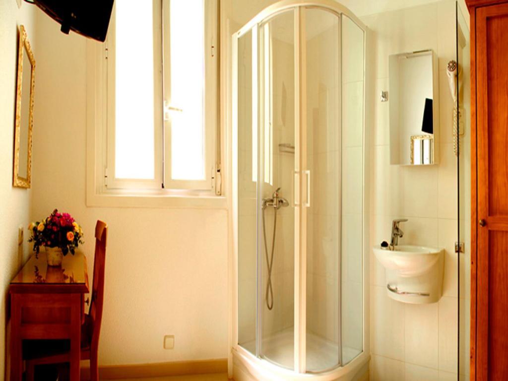 Hostal Los Alpes Madrid Pokoj fotografie