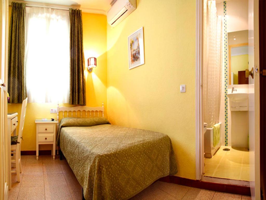 Hostal Los Alpes Madrid Pokoj fotografie