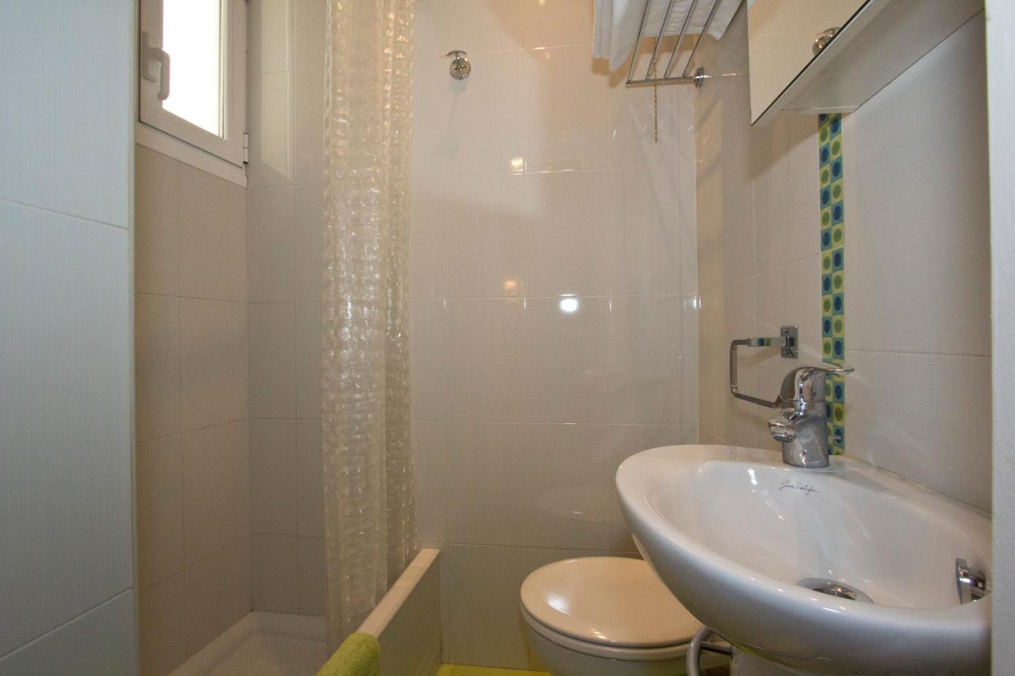 Hostal Los Alpes Madrid Pokoj fotografie
