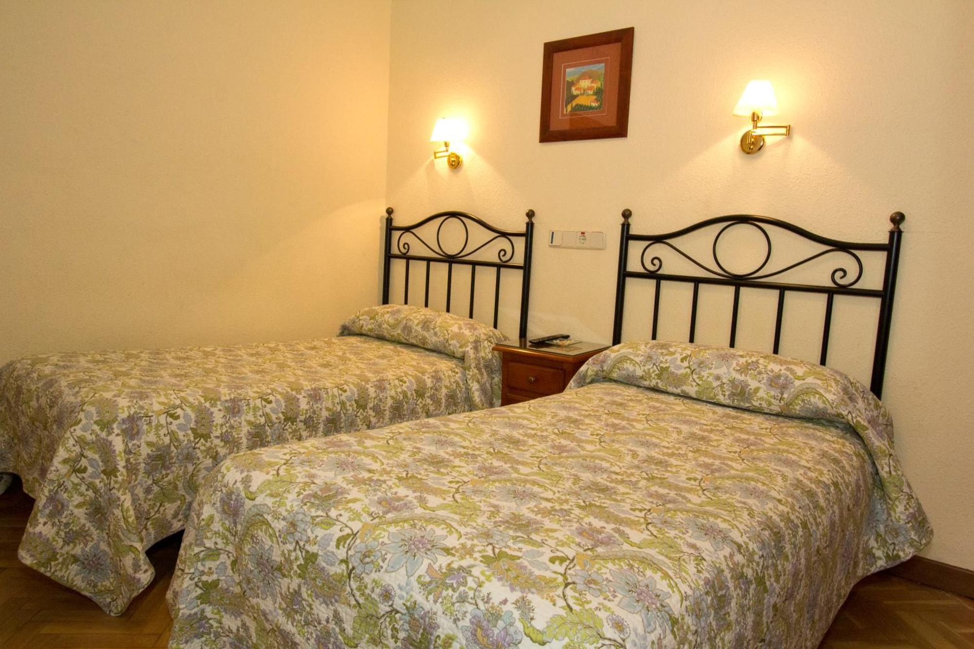 Hostal Los Alpes Madrid Pokoj fotografie