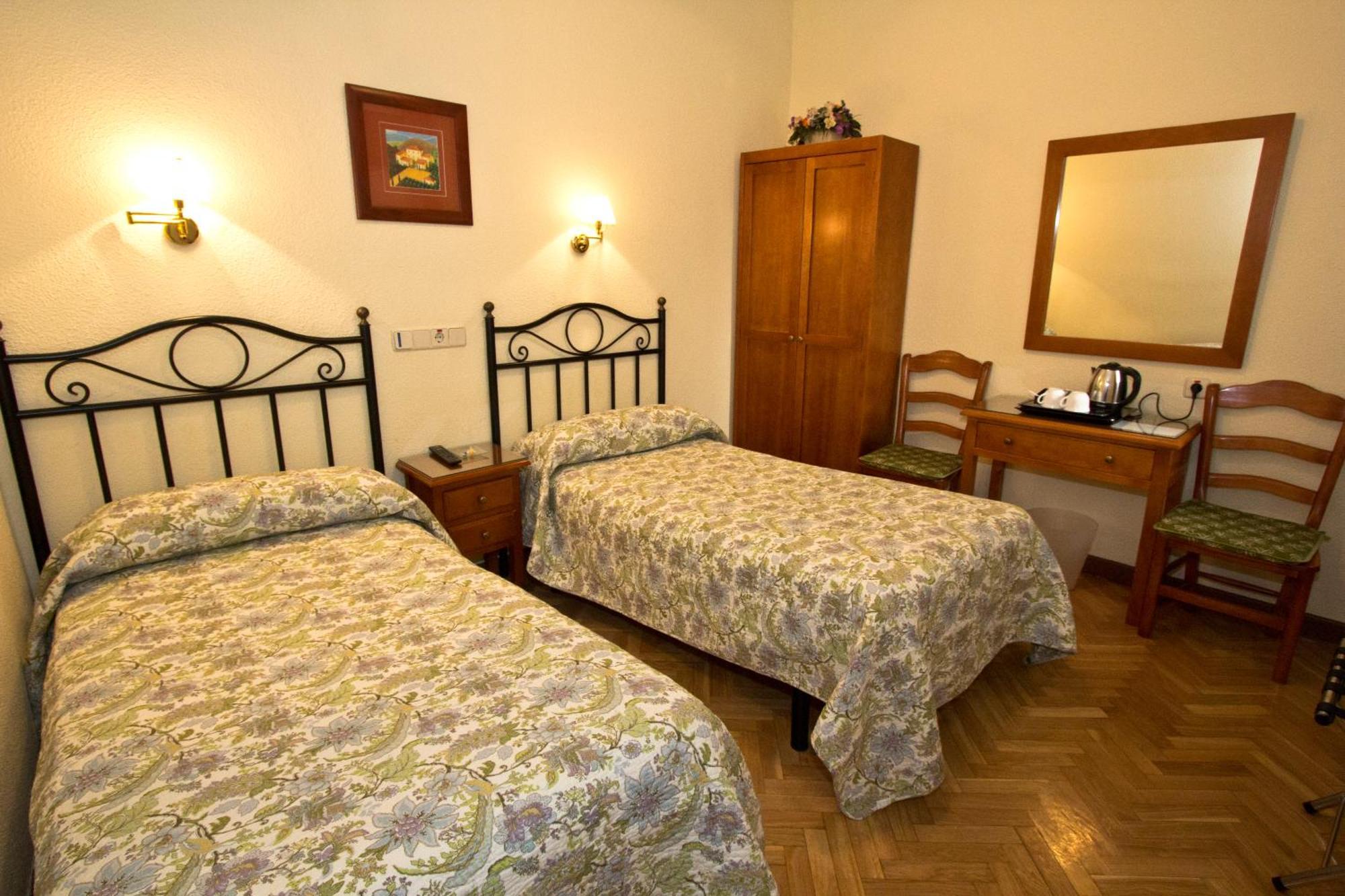 Hostal Los Alpes Madrid Pokoj fotografie