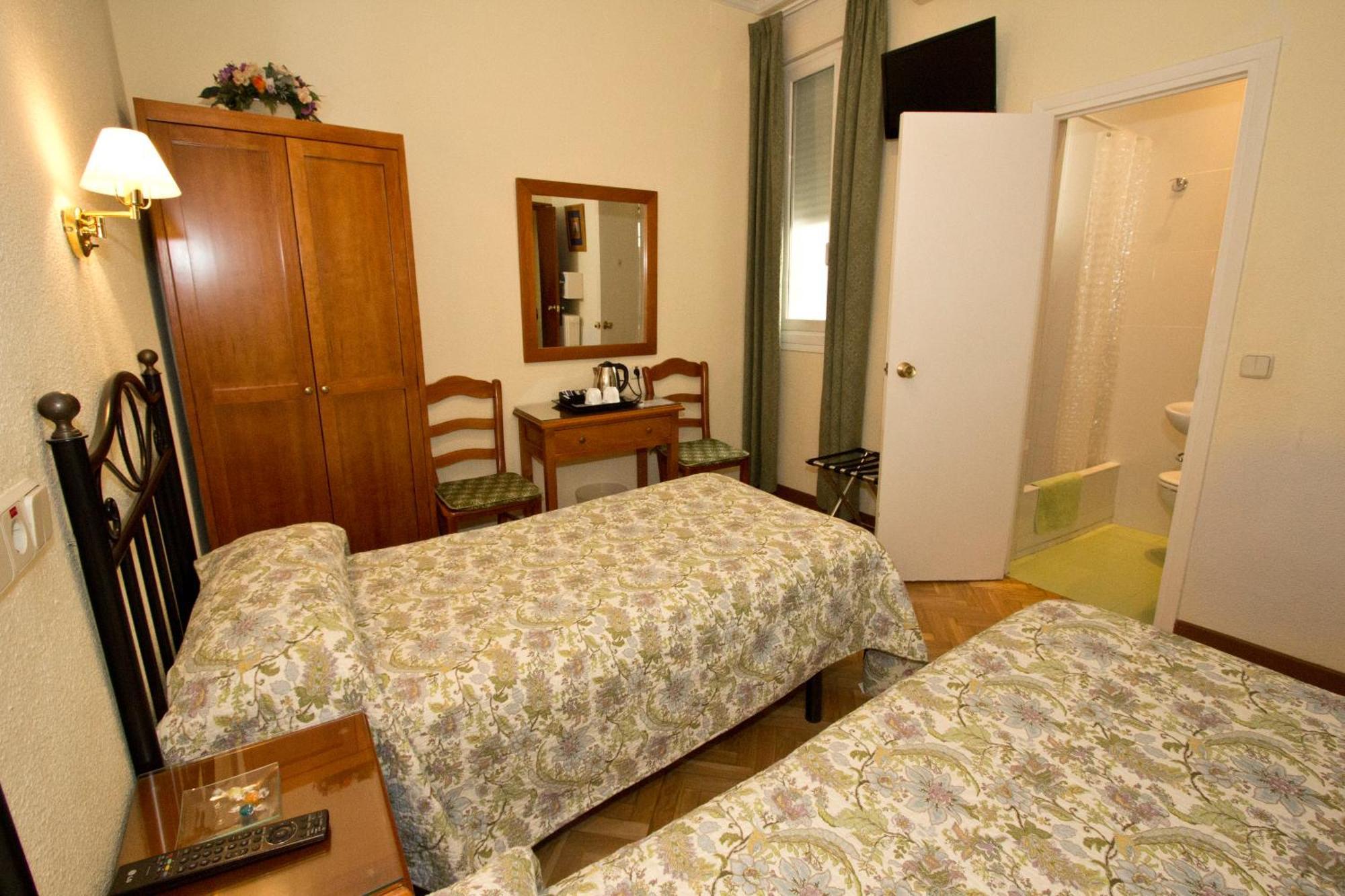 Hostal Los Alpes Madrid Pokoj fotografie