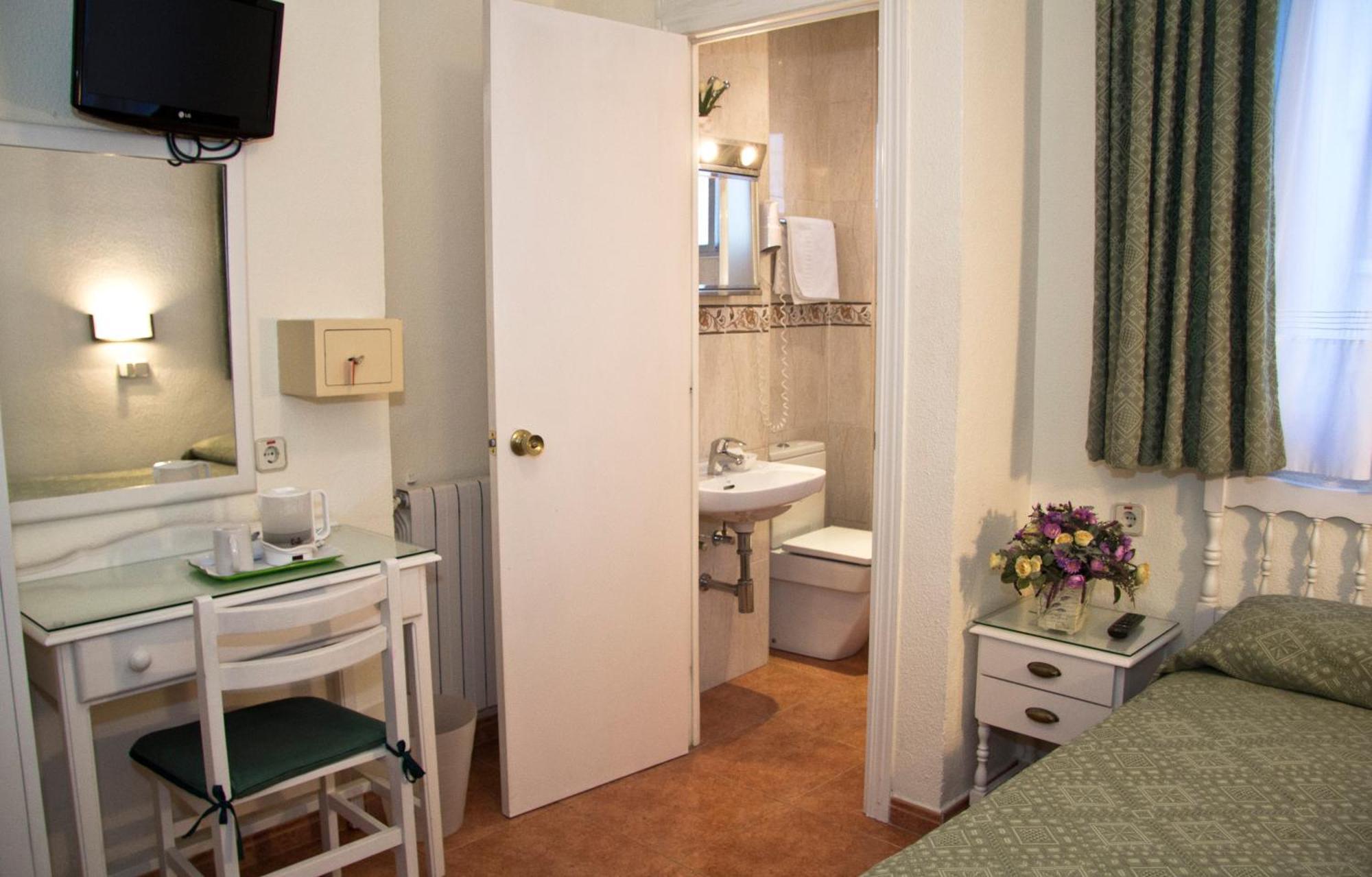 Hostal Los Alpes Madrid Pokoj fotografie