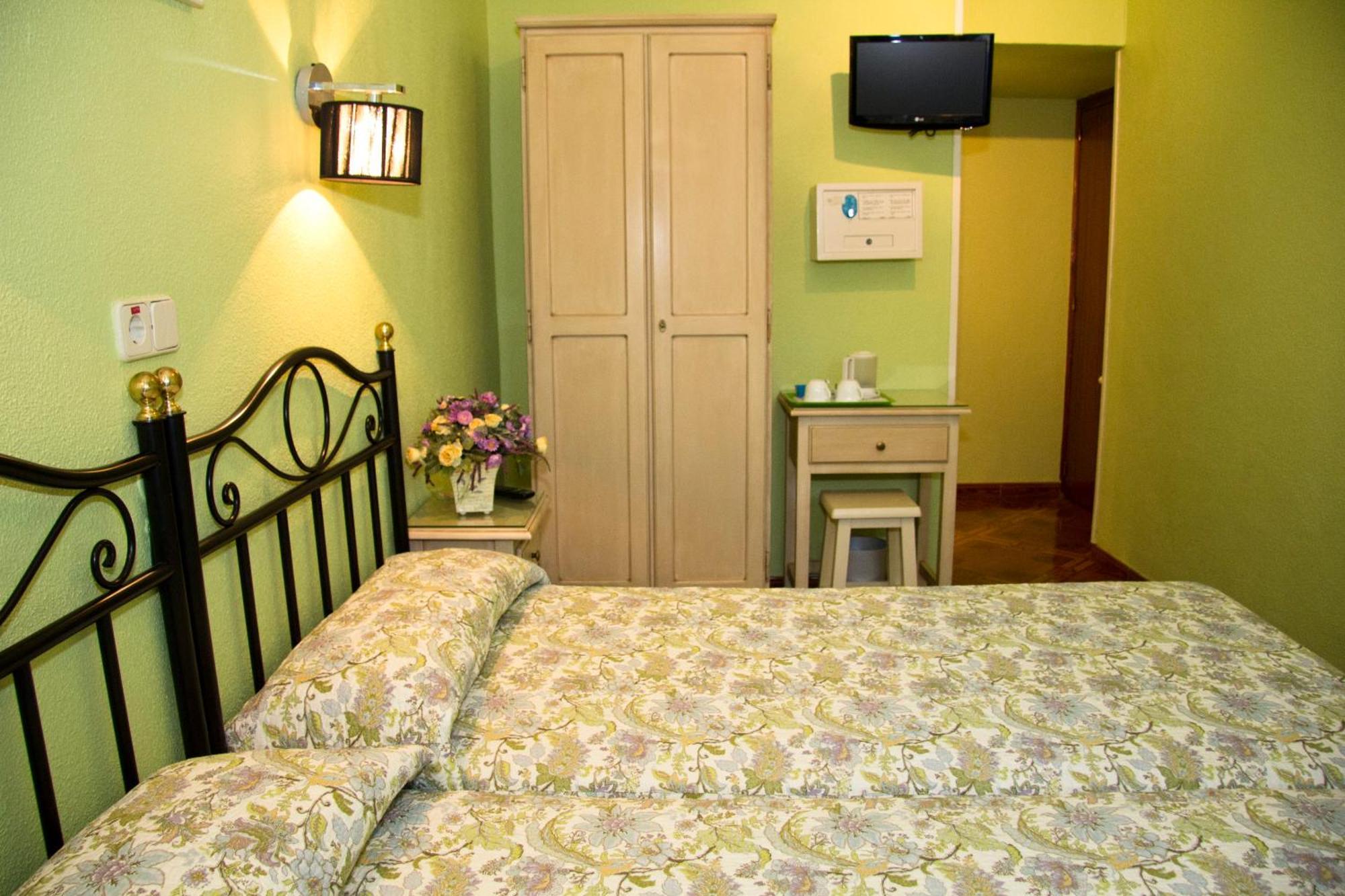 Hostal Los Alpes Madrid Pokoj fotografie