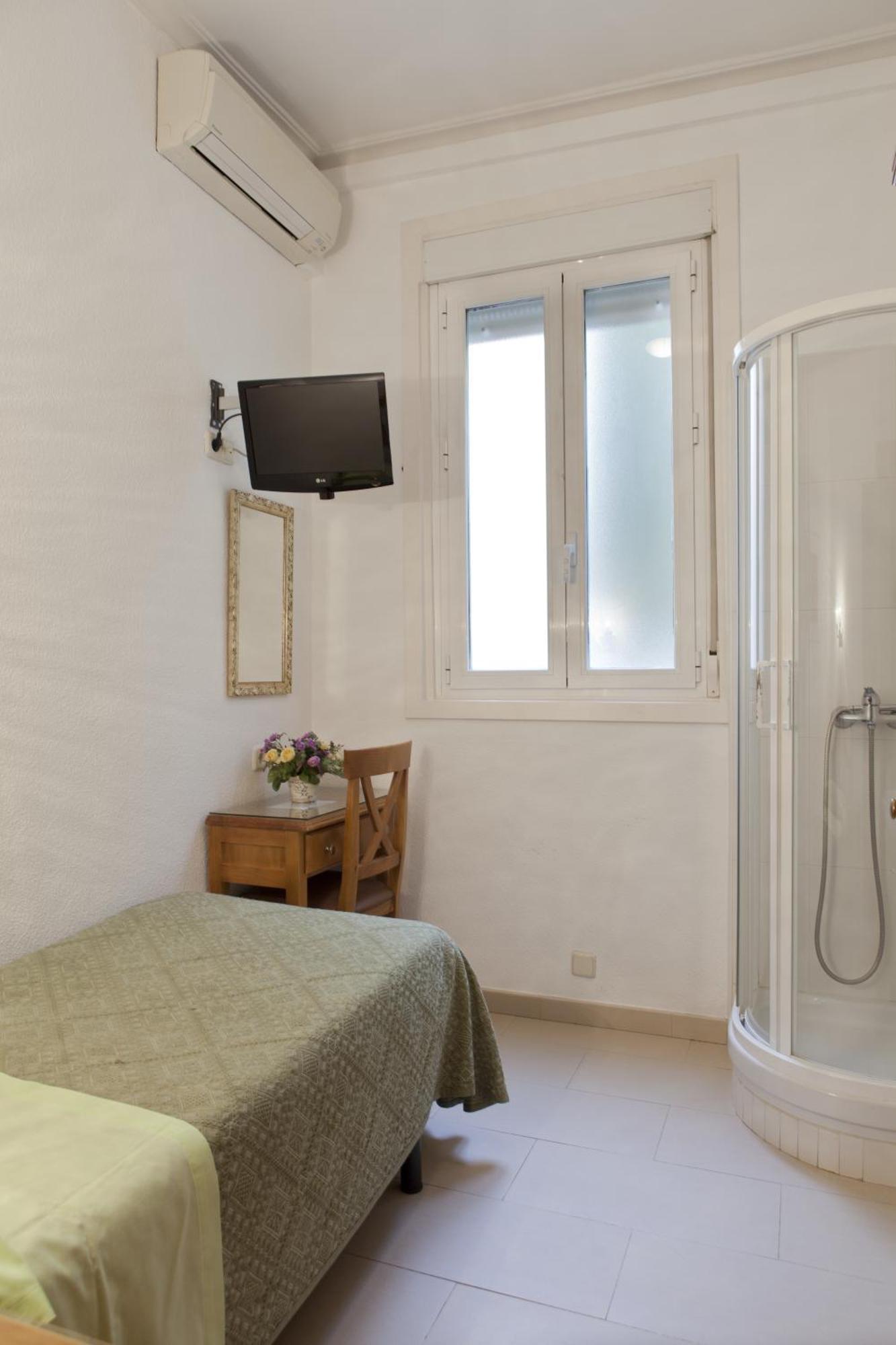 Hostal Los Alpes Madrid Pokoj fotografie