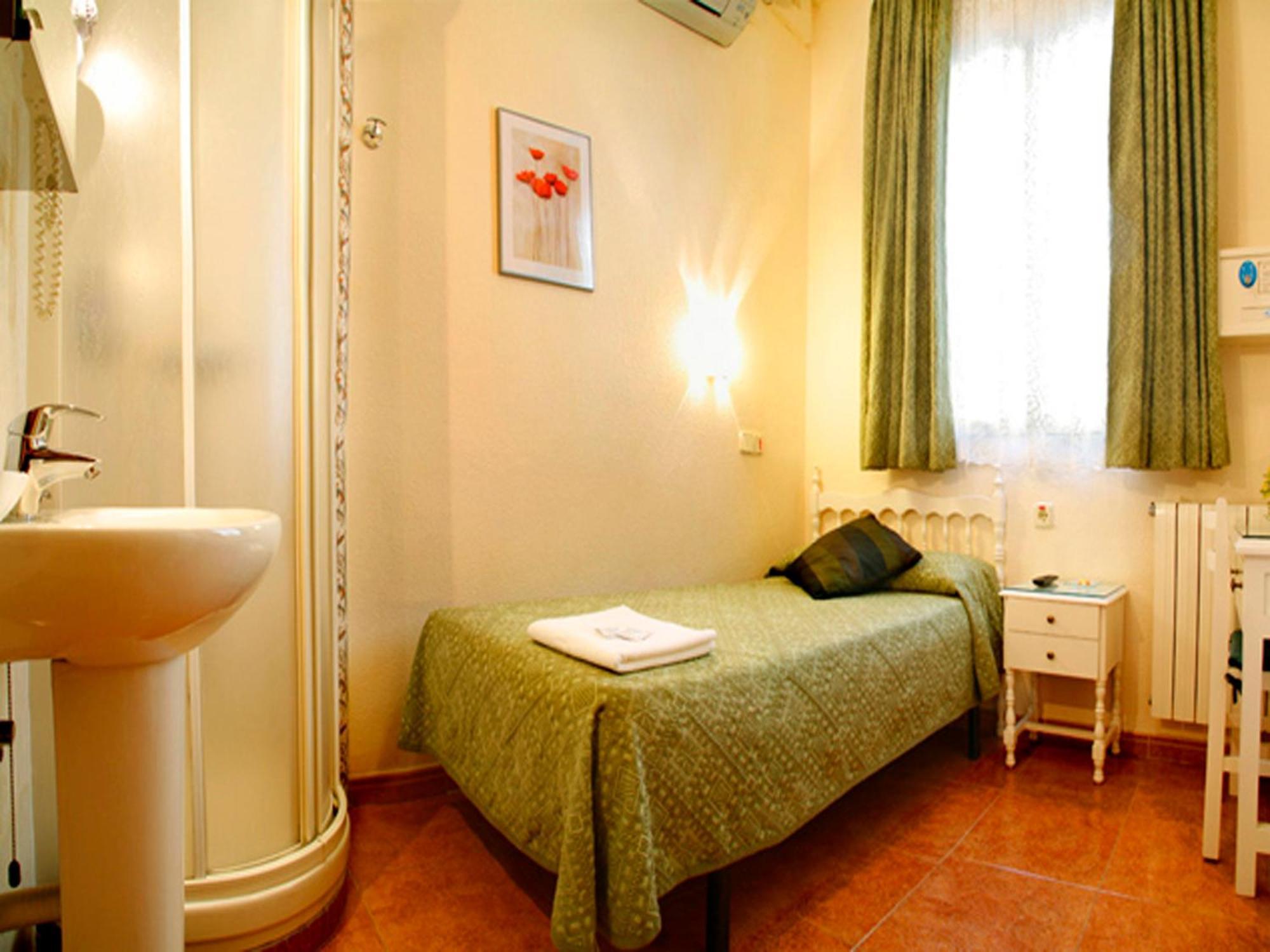 Hostal Los Alpes Madrid Pokoj fotografie