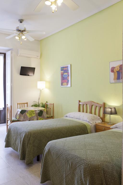 Hostal Los Alpes Madrid Exteriér fotografie