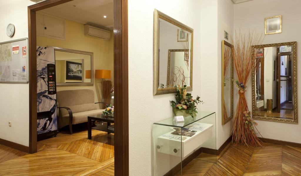 Hostal Los Alpes Madrid Exteriér fotografie