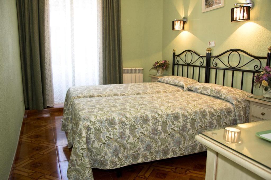 Hostal Los Alpes Madrid Pokoj fotografie