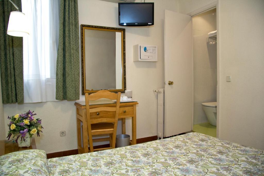 Hostal Los Alpes Madrid Pokoj fotografie