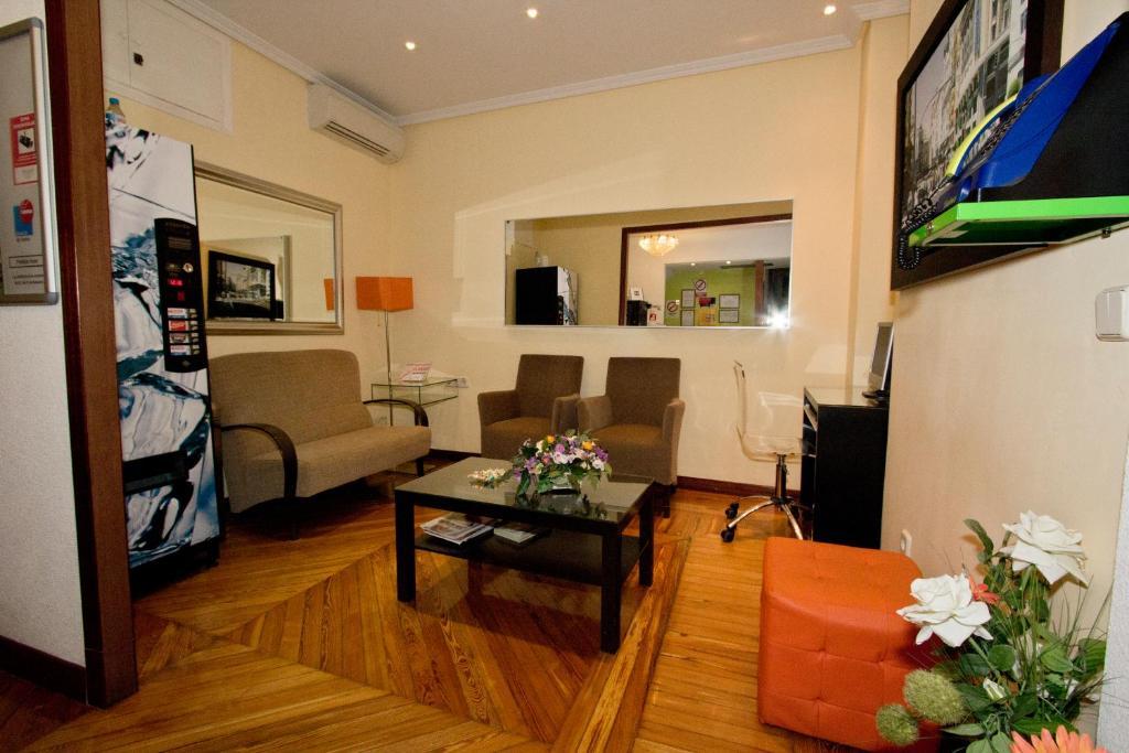 Hostal Los Alpes Madrid Exteriér fotografie