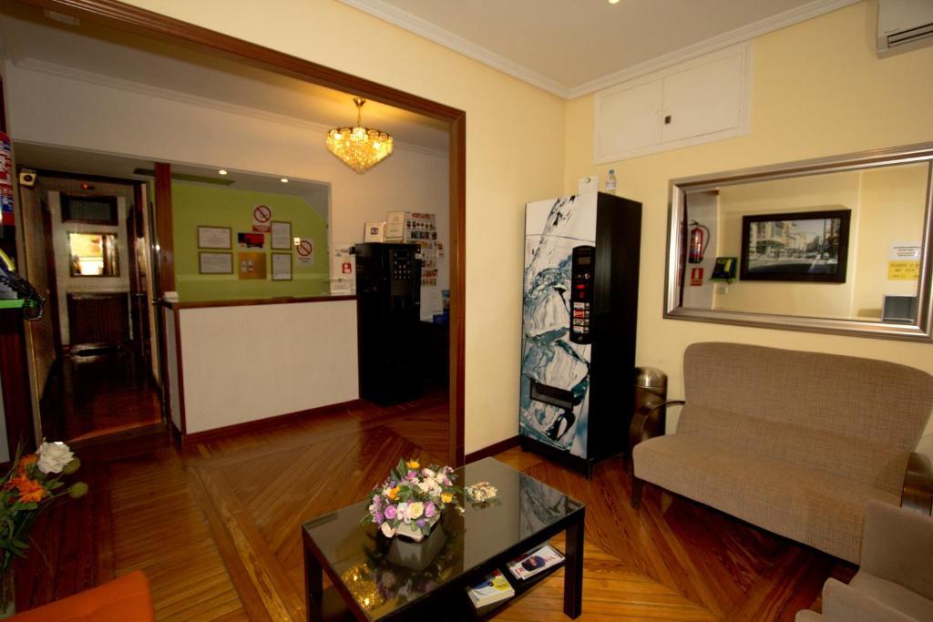 Hostal Los Alpes Madrid Exteriér fotografie